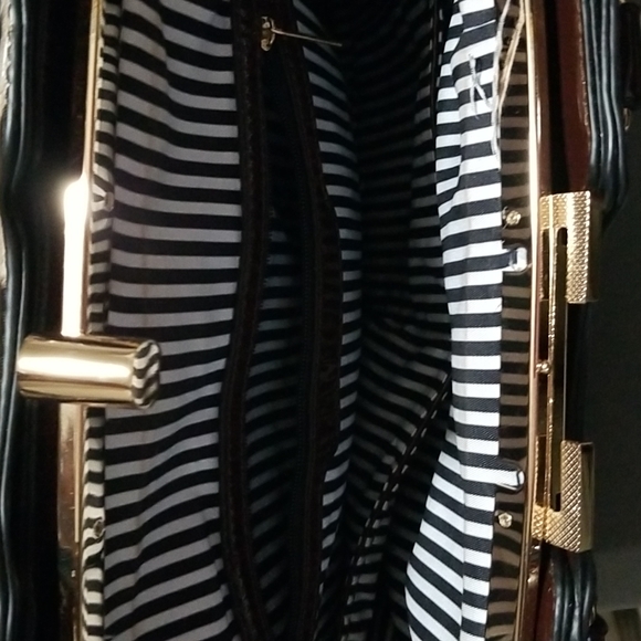 Cute fun Leopard print patent bag - Picture 3 of 8